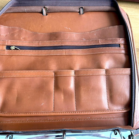 100% Leather Notebook/Calendar Briefcase. Used, but still in excellent condition - Picture 4 of 5